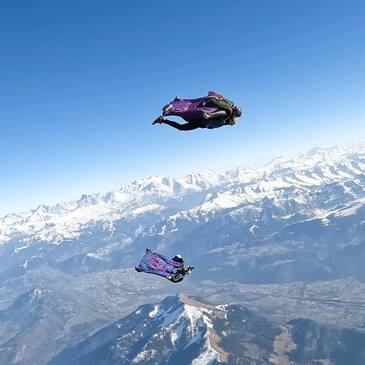 Vol en Wingsuit Tandem depuis un Hélicoptère près de Genève en région Suisse