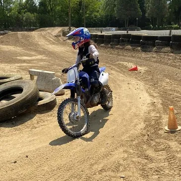Initiation Moto-Cross près de Cambrai en région Nord-Pas-de-Calais Initiation Moto-Cross près de Cambrai en région Nord-Pas-de-Calais