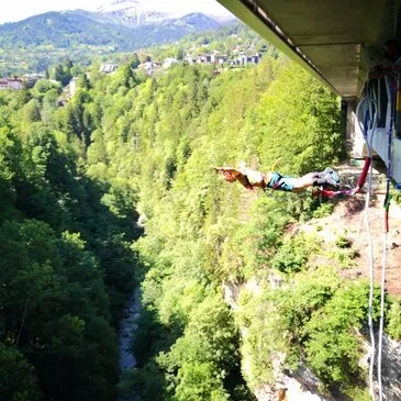 Saut à l'élastique au Viaduc de l'Isle Jourdain - Vienne - 86 Saut à l'élastique au Viaduc de l'Isle Jourdain - Vienne - 86