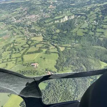 Baptême en Hélicoptère ULM près du Puy-en-Velay en région Auvergne Baptême en Hélicoptère ULM près du Puy-en-Velay en région Auvergne