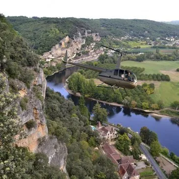 Pilotage d'hélicoptère près de Brive-la-Gaillarde en région Limousin Pilotage d'hélicoptère près de Brive-la-Gaillarde en région Limousin