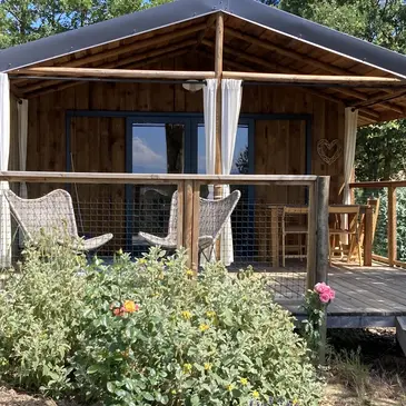 Nuit en Cabane sur Pilotis avec Jacuzzi Privé près de Carcassonne en région Languedoc-Roussillon Nuit en Cabane sur Pilotis avec Jacuzzi Privé près de Carcassonne en région Languedoc-Roussillon