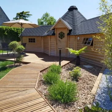 Nuit en Cabane avec Jacuzzi Privatif près du Mont-Saint-Michel Nuit en Cabane avec Jacuzzi Privatif près du Mont-Saint-Michel