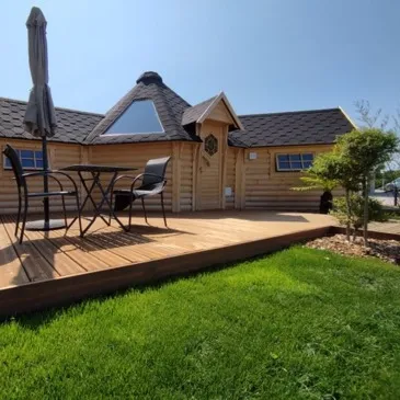 Nuit en Cabane avec Jacuzzi Privatif près du Mont-Saint-Michel en région Normandie Nuit en Cabane avec Jacuzzi Privatif près du Mont-Saint-Michel en région Normandie