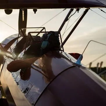 Initiation à la Voltige sur Avion de Légende à Rennes en région Bretagne Initiation à la Voltige sur Avion de Légende à Rennes en région Bretagne
