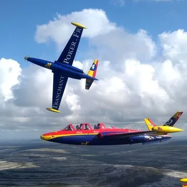 Vol en Avion de Chasse en Patrouille à Orléans Vol en Avion de Chasse en Patrouille à Orléans
