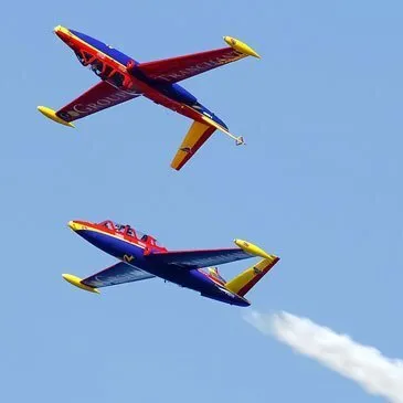 Vol en Avion de Chasse en Patrouille à Orléans en région Centre Vol en Avion de Chasse en Patrouille à Orléans en région Centre