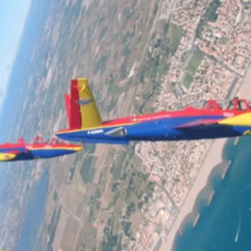 Vol en Avion de Chasse en Patrouille à Rennes en région Bretagne Vol en Avion de Chasse en Patrouille à Rennes en région Bretagne