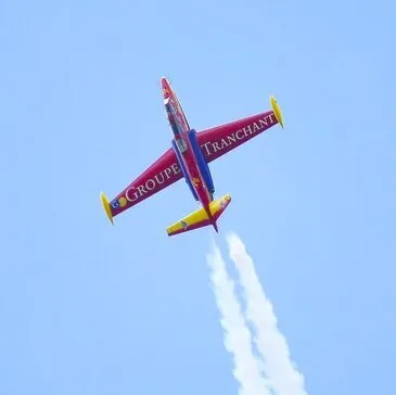 Initiation au Pilotage d'Avion de Chasse près de Toulon en région PACA et Corse Initiation au Pilotage d'Avion de Chasse près de Toulon en région PACA et Corse