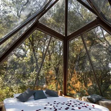 Nuit en Pyramide de Verre près de Perpignan Nuit en Pyramide de Verre près de Perpignan