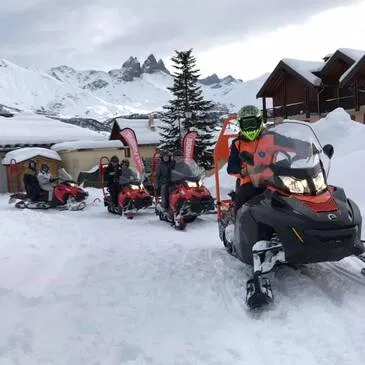 Randonnée en Scooter des Neiges à Albiez-Montrond Randonnée en Scooter des Neiges à Albiez-Montrond