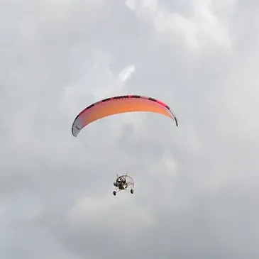Luquet, à 30 min de Tarbes, Hautes pyrénées (65) - Baptême de l'air paramoteur Luquet, à 30 min de Tarbes, Hautes pyrénées (65) - Baptême de l'air paramoteur