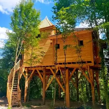 Nuit en Cabane dans les Arbres avec Spa Privatif près de Chaumont Nuit en Cabane dans les Arbres avec Spa Privatif près de Chaumont