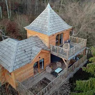 Nuit en Cabane dans les Arbres avec Spa Privatif près de Chaumont Nuit en Cabane dans les Arbres avec Spa Privatif près de Chaumont