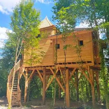 Nuit en Cabane dans les Arbres avec Spa Privatif près de Chaumont Nuit en Cabane dans les Arbres avec Spa Privatif près de Chaumont