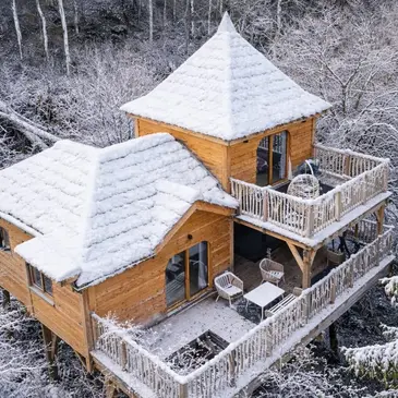 Nuit en Cabane dans les Arbres avec Spa Privatif près de Chaumont en région Champagne-Ardenne Nuit en Cabane dans les Arbres avec Spa Privatif près de Chaumont en région Champagne-Ardenne