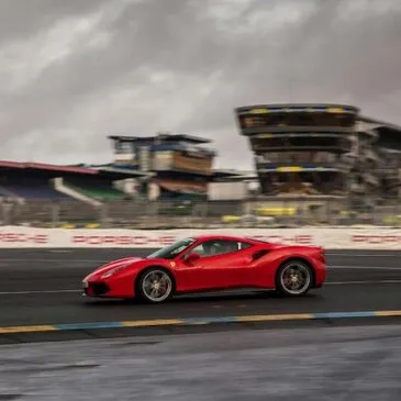 Stage de pilotage Ferrari en région Pays-de-la-Loire Stage de pilotage Ferrari en région Pays-de-la-Loire