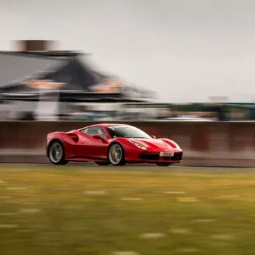 Circuit d'Issoire, Puy de dôme (63) - Stage de pilotage Ferrari Circuit d'Issoire, Puy de dôme (63) - Stage de pilotage Ferrari