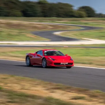 Stage de pilotage Ferrari proche Circuit d'Issoire Stage de pilotage Ferrari proche Circuit d'Issoire