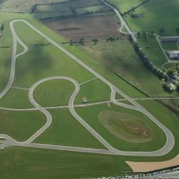 Stage en Alpine A110 R - Circuit de Magny-Cours en région Bourgogne Stage en Alpine A110 R - Circuit de Magny-Cours en région Bourgogne