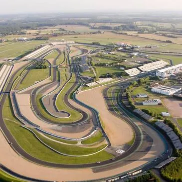 Circuit de Nevers-Magny-Cours, Nièvre (58) - Stage de Pilotage Aston Martin Circuit de Nevers-Magny-Cours, Nièvre (58) - Stage de Pilotage Aston Martin