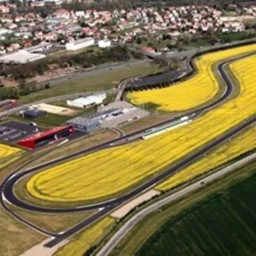 Circuit d'Issoire, Puy de dôme (63) - Stage de Pilotage Aston Martin Circuit d'Issoire, Puy de dôme (63) - Stage de Pilotage Aston Martin