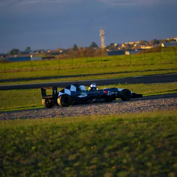 Baptême en Formule 1 proche Circuit de l'Ouest Parisien Baptême en Formule 1 proche Circuit de l'Ouest Parisien