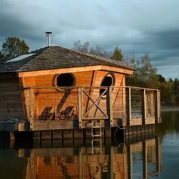 Cabane sur l'eau près de Bourges Cabane sur l'eau près de Bourges