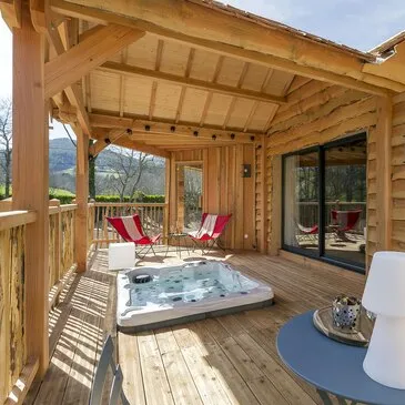 Cabane sur Pilotis avec Spa et Sauna Privatif près d'Annonay  Cabane sur Pilotis avec Spa et Sauna Privatif près d'Annonay