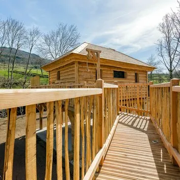 Cabane sur Pilotis avec Spa et Sauna Privatif près d'Annonay en région Rhône-Alpes  Cabane sur Pilotis avec Spa et Sauna Privatif près d'Annonay en région Rhône-Alpes