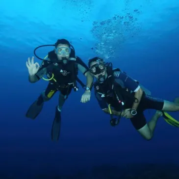 Baptême de Plongée près de Grenoble en région Rhône-Alpes Baptême de Plongée près de Grenoble en région Rhône-Alpes