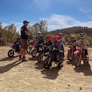 Initiation au Moto-Cross dans le Massif de L'Estérel Initiation au Moto-Cross dans le Massif de L'Estérel