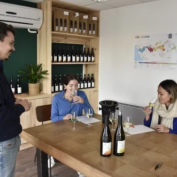 Initiation à l'Œnologie et Visite de Cave à la Roche-sur-Yon Initiation à l'Œnologie et Visite de Cave à la Roche-sur-Yon