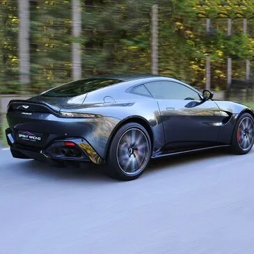 Stage en Aston Martin Vantage - Circuit de Pont-L'Évêque Stage en Aston Martin Vantage - Circuit de Pont-L'Évêque