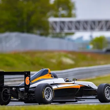 Réserver Stage de Pilotage Monoplace en Auvergne Réserver Stage de Pilotage Monoplace en Auvergne