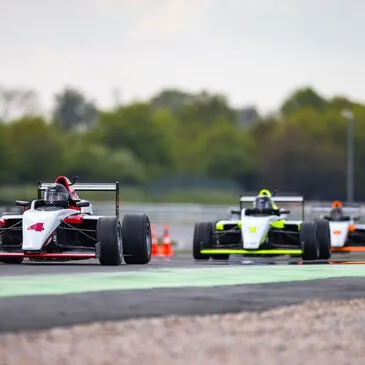 Offrir Stage de Pilotage Monoplace département Pyrénées atlantiques Offrir Stage de Pilotage Monoplace département Pyrénées atlantiques