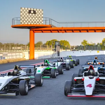 Stage de Pilotage Monoplace en région Poitou-Charentes Stage de Pilotage Monoplace en région Poitou-Charentes