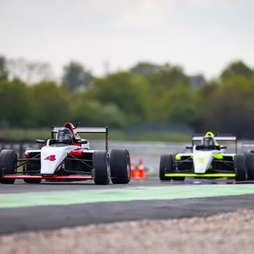 Réserver Stage de Pilotage Monoplace en Poitou-Charentes Réserver Stage de Pilotage Monoplace en Poitou-Charentes