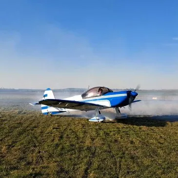 Baptême en avion de voltige en région Ile-de-France Baptême en avion de voltige en région Ile-de-France