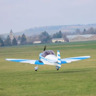 Baptême en avion de voltige proche Gisy les Nobles, à 45 min de Fontainebleau Baptême en avion de voltige proche Gisy les Nobles, à 45 min de Fontainebleau