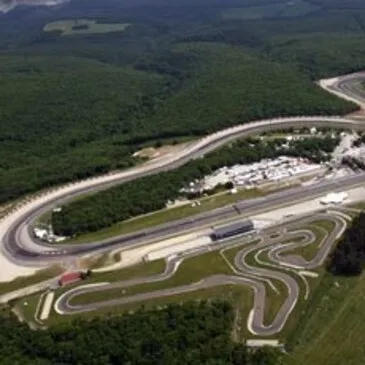 Stage en Alpine A110 R - Circuit de Dijon-Prenois en région Bourgogne Stage en Alpine A110 R - Circuit de Dijon-Prenois en région Bourgogne