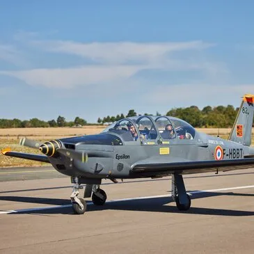 Initiation au pilotage d'Avion Militaire à Pontoise près de Paris Initiation au pilotage d'Avion Militaire à Pontoise près de Paris