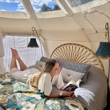 Nuit en Tente flottante de luxe avec Spa privatif près de Dijon en région Bourgogne Nuit en Tente flottante de luxe avec Spa privatif près de Dijon en région Bourgogne