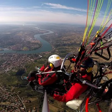 Baptême et Initiation au Paramoteur à Vienne Baptême et Initiation au Paramoteur à Vienne