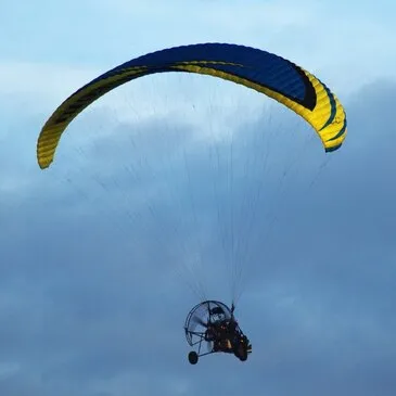 Baptême en Paramoteur près de Saint-Étienne en région Rhône-Alpes Baptême en Paramoteur près de Saint-Étienne en région Rhône-Alpes