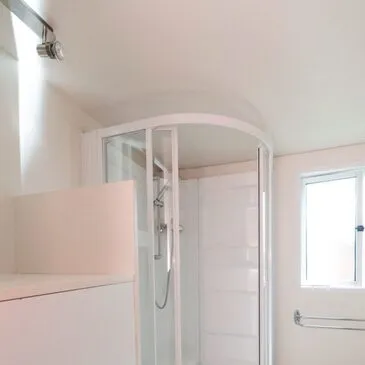 Nuit en Roulotte avec Spa Privatif près de Caen en région Normandie Nuit en Roulotte avec Spa Privatif près de Caen en région Normandie