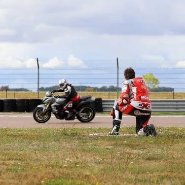 Réserver Stage de pilotage moto département Seine et marne Réserver Stage de pilotage moto département Seine et marne