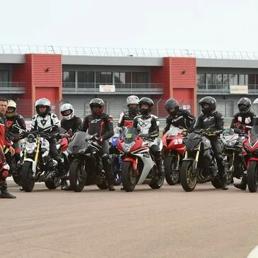 Stage de pilotage moto proche Circuit de la Ferté-Gaucher Stage de pilotage moto proche Circuit de la Ferté-Gaucher