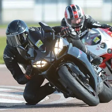 Journée de Roulage avec votre Moto - Circuit de la Ferté Gaucher Journée de Roulage avec votre Moto - Circuit de la Ferté Gaucher