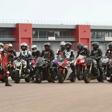 Stage de pilotage moto, département Seine et marne Stage de pilotage moto, département Seine et marne